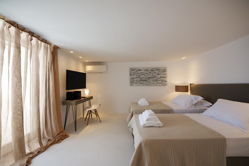 Diles & Mykonos Tourlos