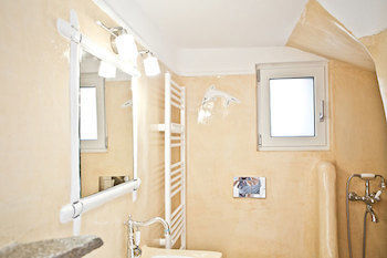 Niriides Homes &