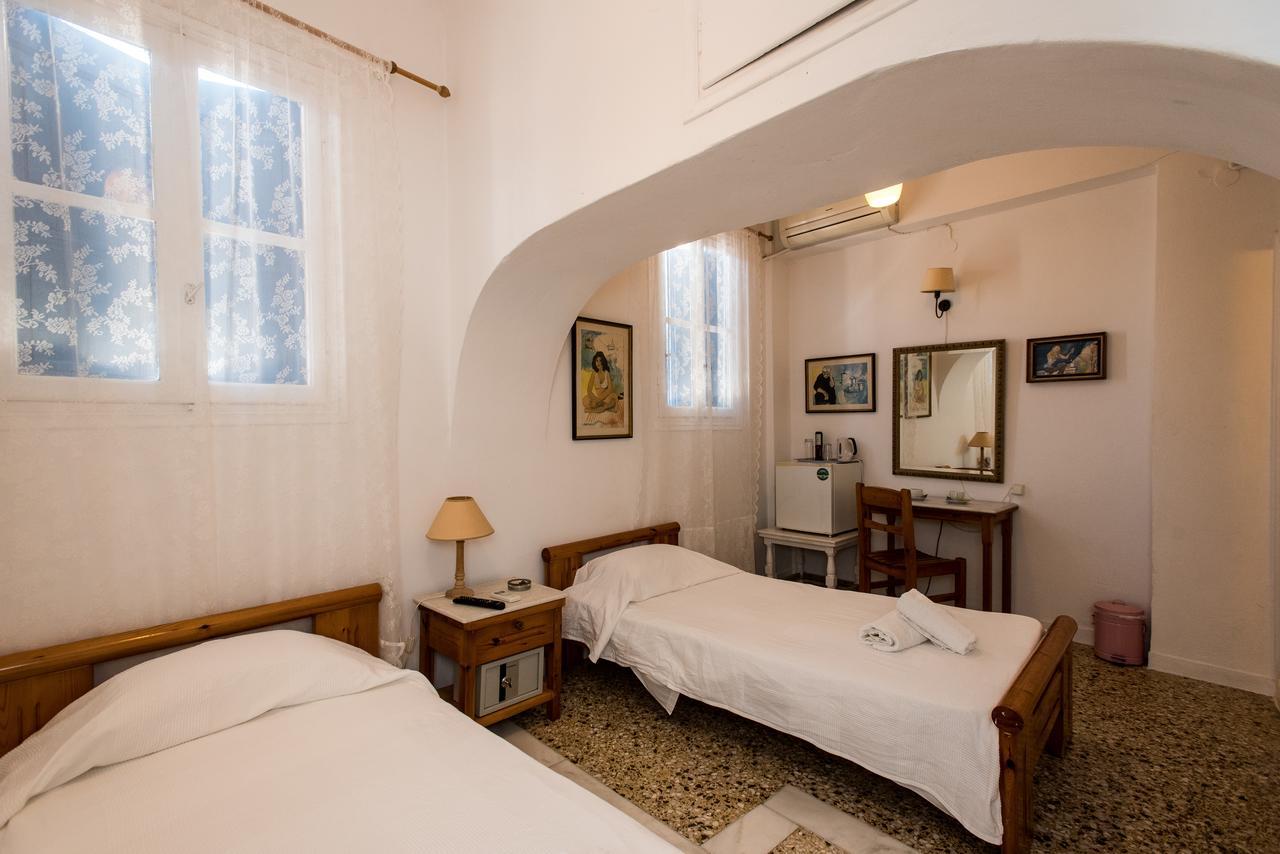Delphines Hotel