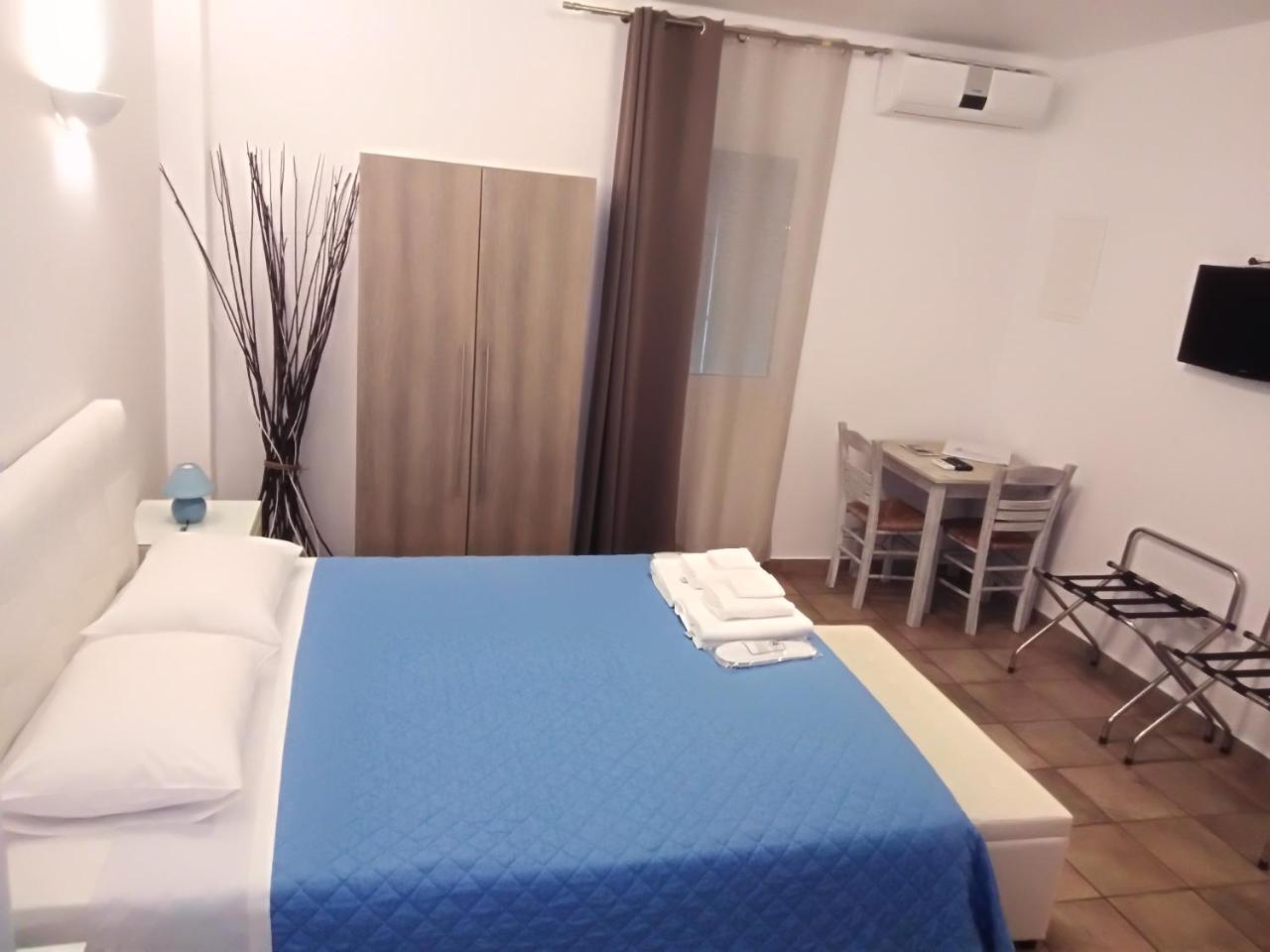 Apartment Blue & White Ano Mera
