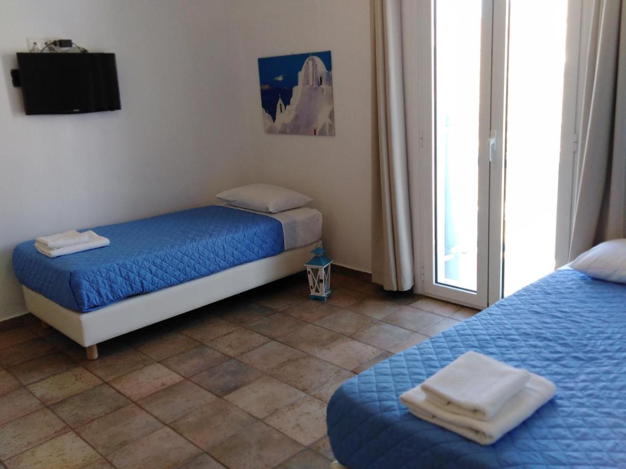 Blue & White Apartment Ano Mera