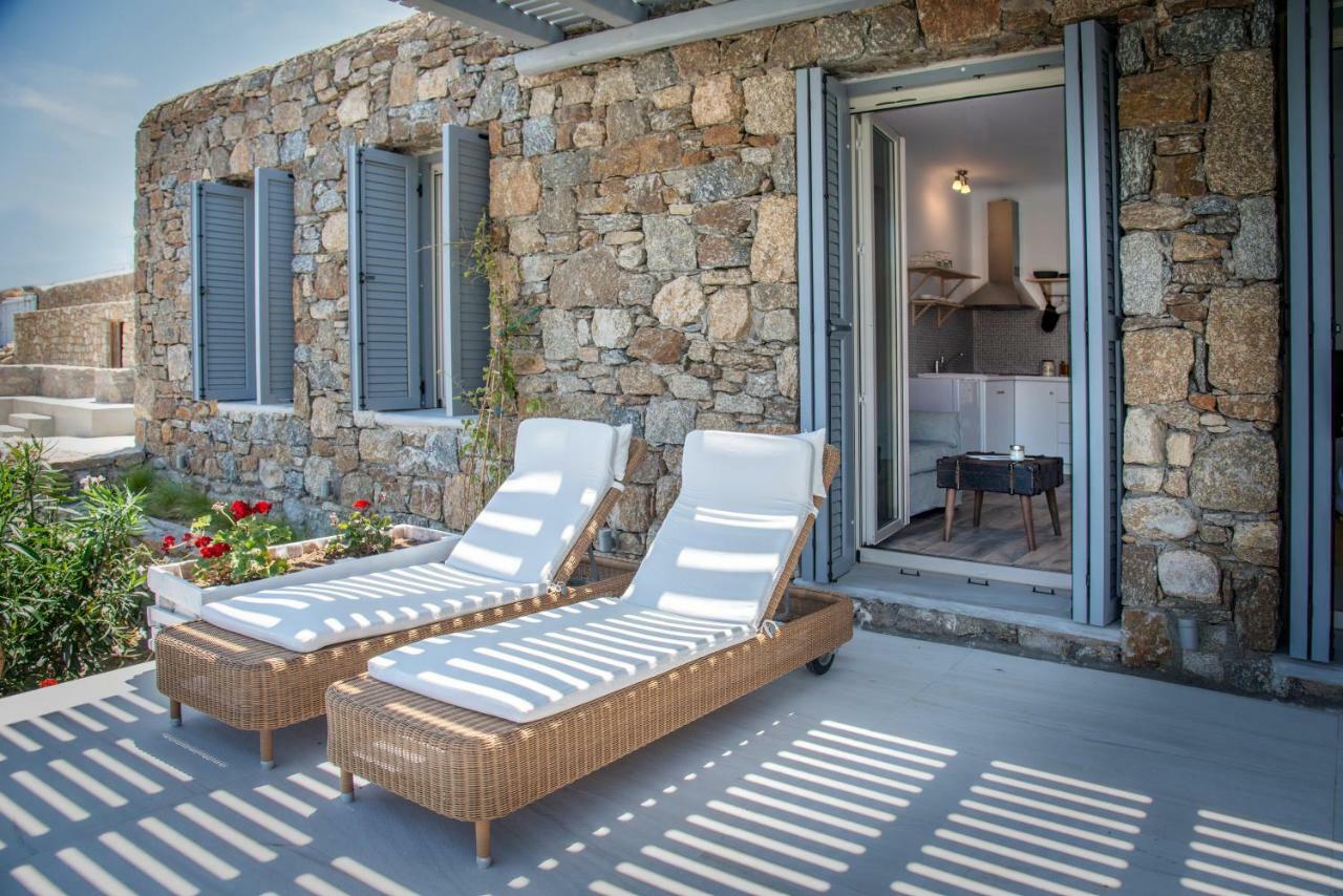 Etesians & Gasthof Super Paradise Beach (Mykonos)