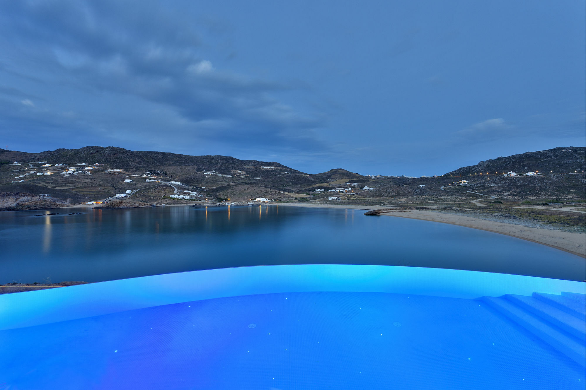 Barbarossa - Elegant Beachfront Retreat With Heated Pool & Outdoor Gym