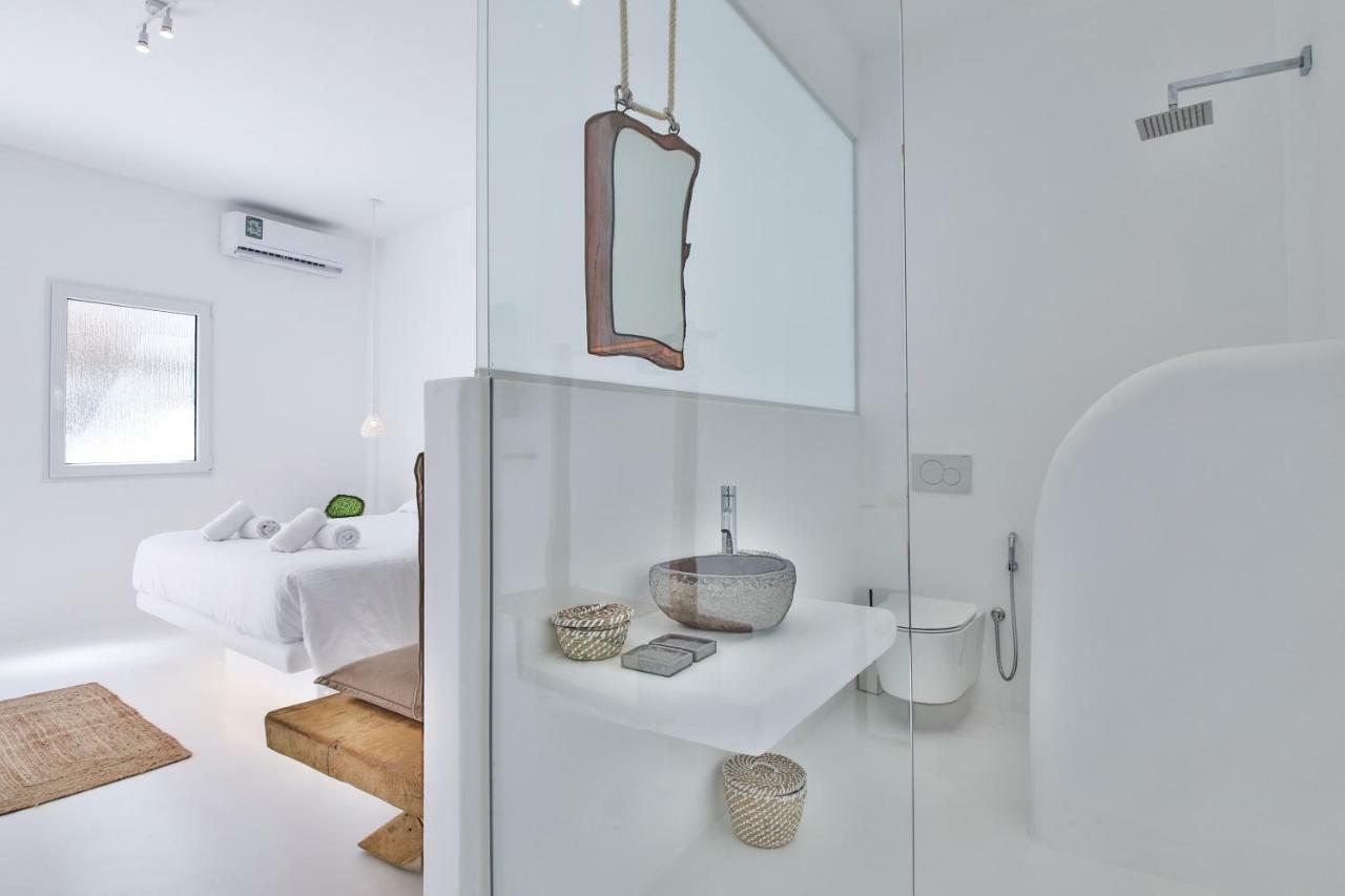 Arktos White * Mykonos Town