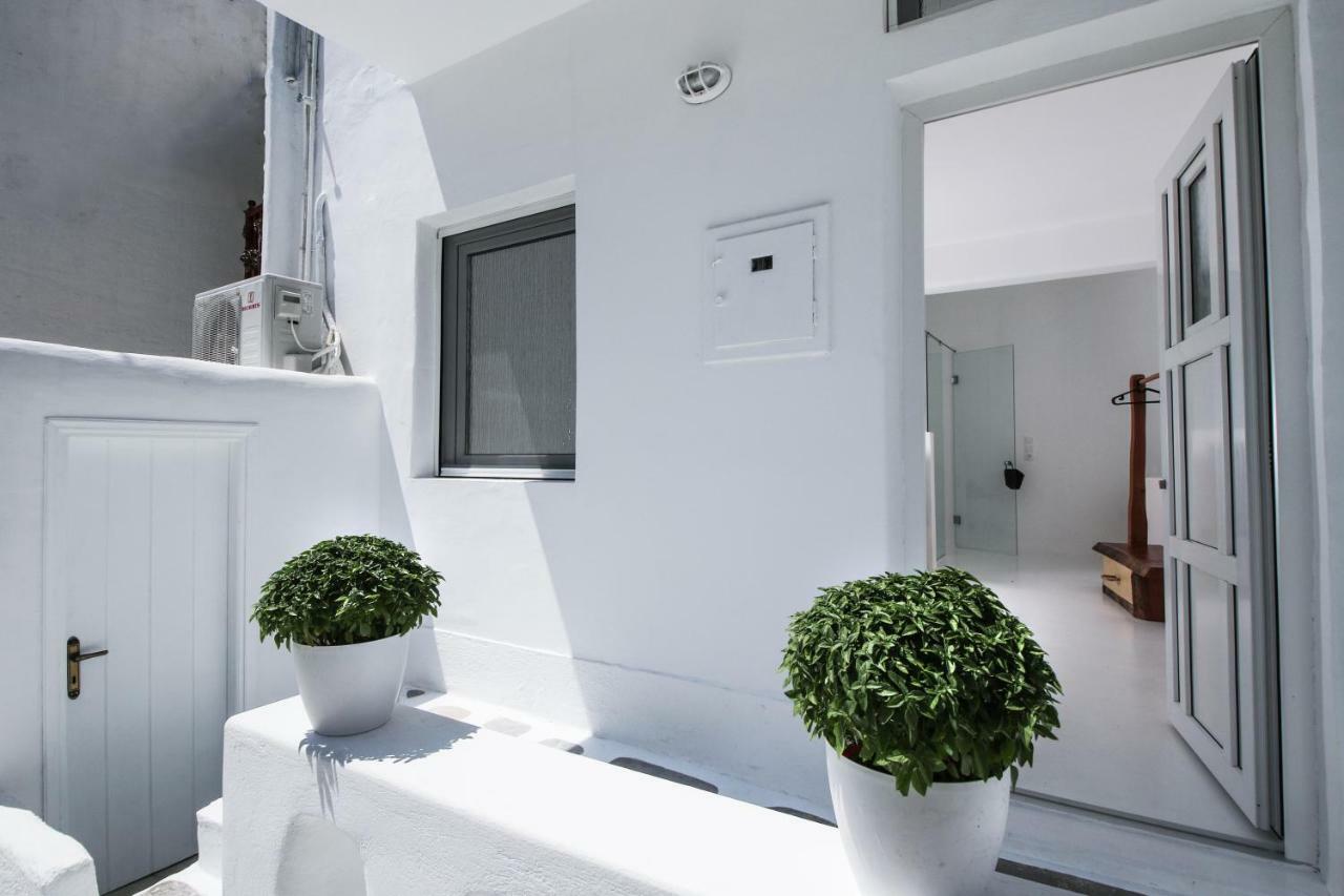 Arktos White * Mykonos Town