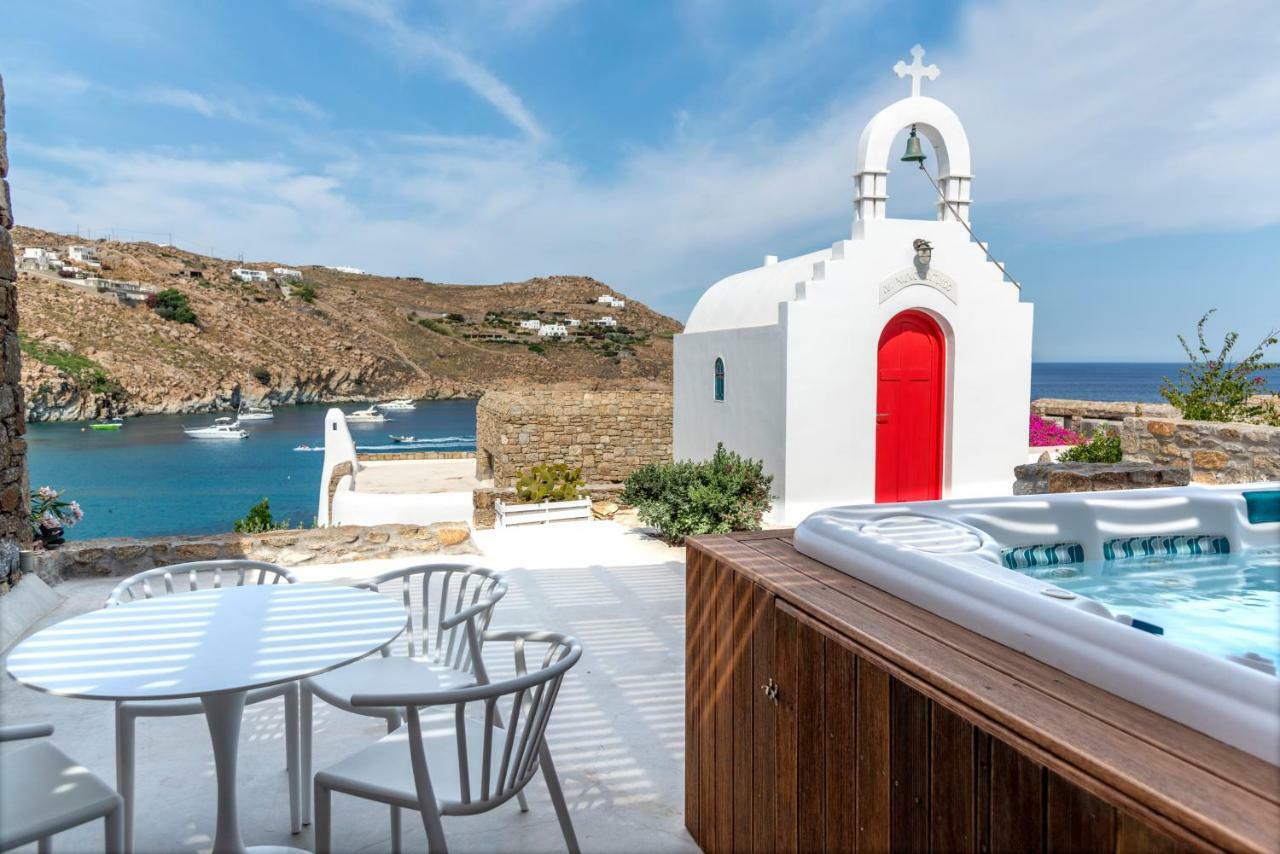 Etesians & Super Paradise Beach (Mykonos)