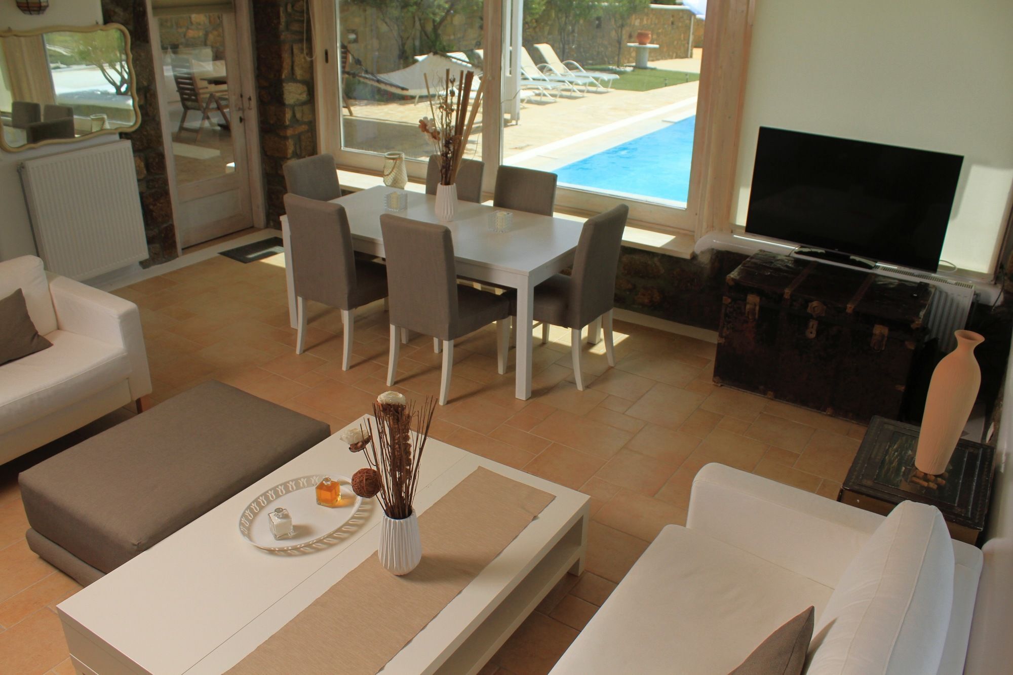 Luxury Apartment *