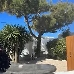 vrissi house garden