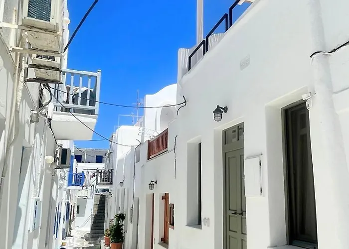 Aniko Suites White Alley