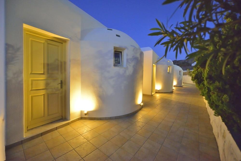 Hotel Pelican Town 2*