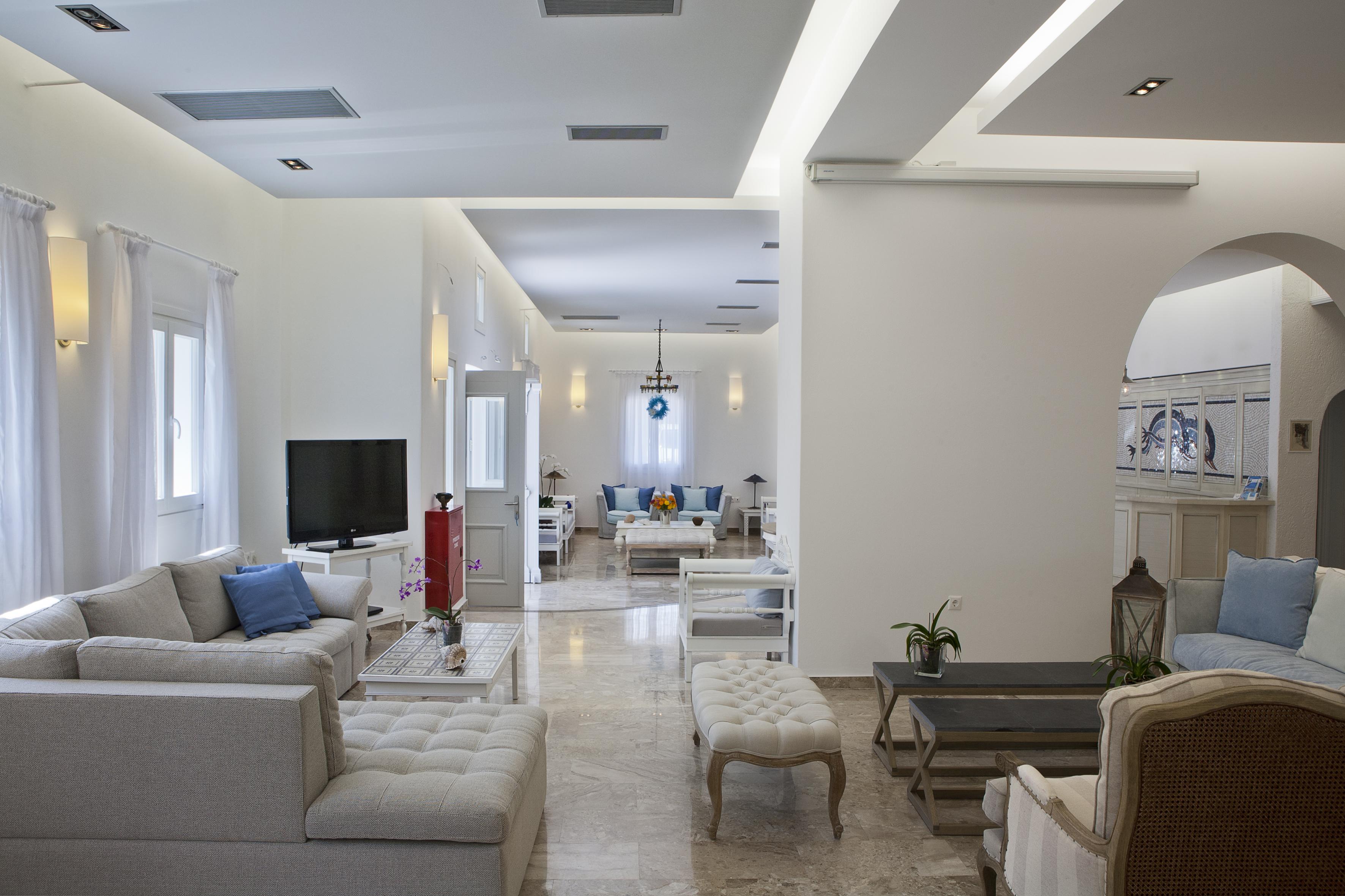 Kamari Hotel