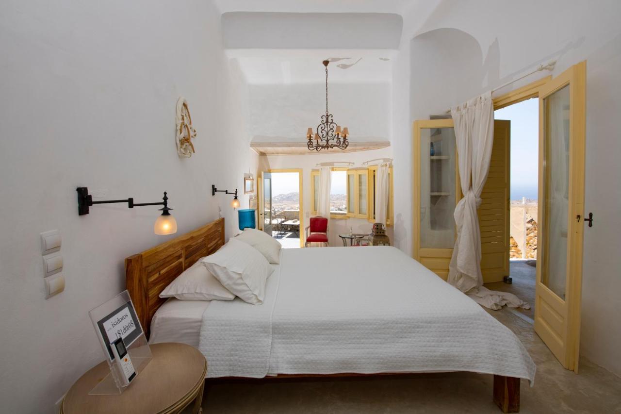 Mykonos Teatro And *