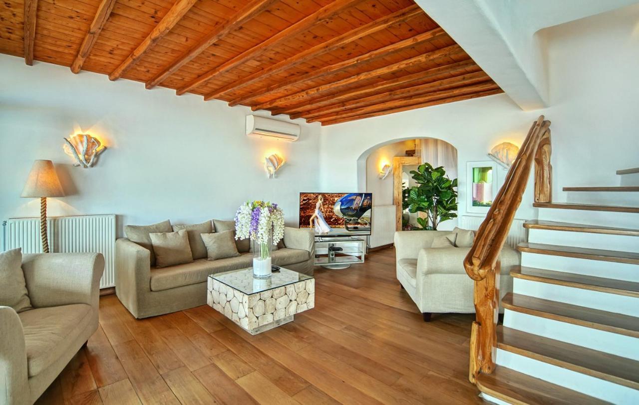 Zinas Villa *