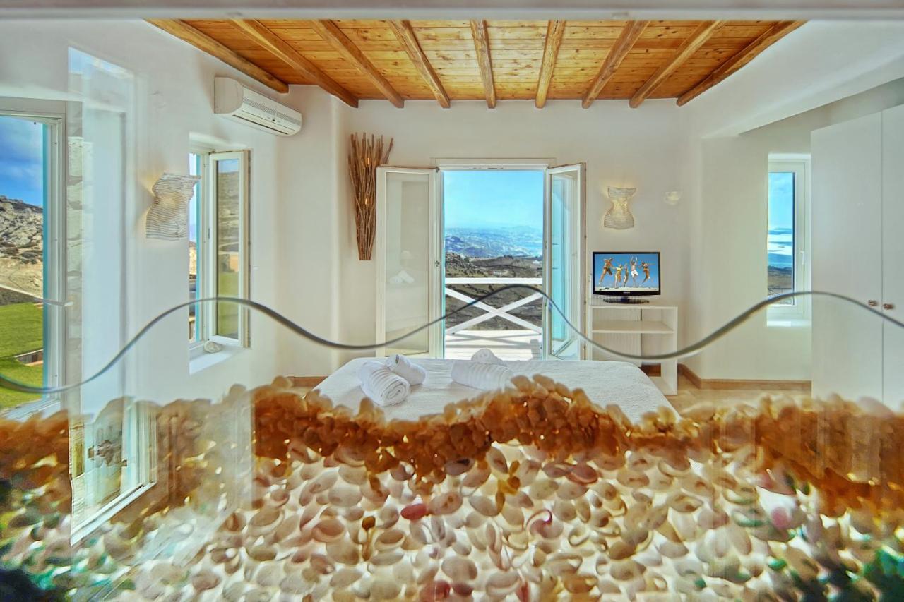 Zinas Villa *