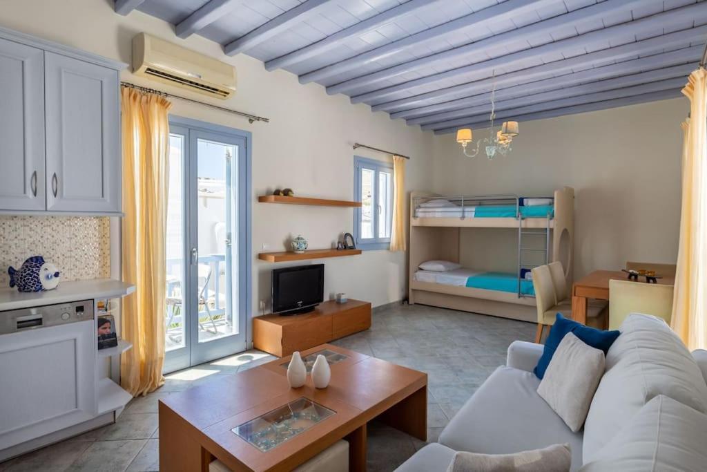 'nepheli' Mykonean * Ornos (Mykonos)