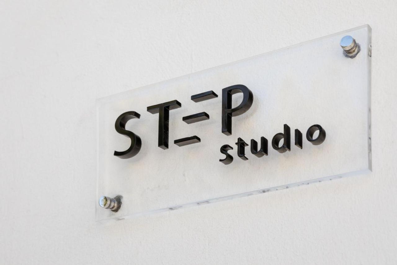 Step Aparthotel *