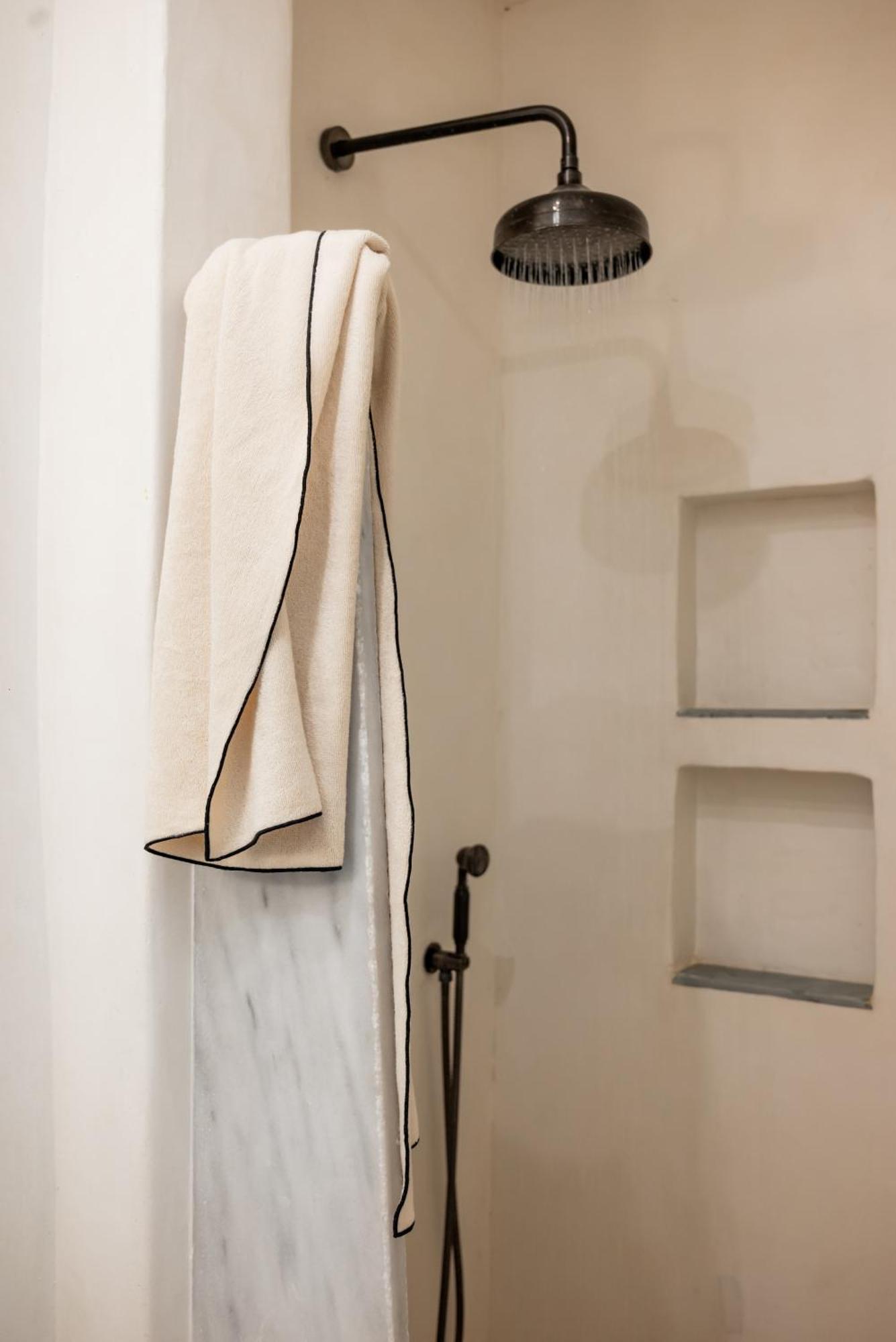 Aniko White Alley Aparthotel