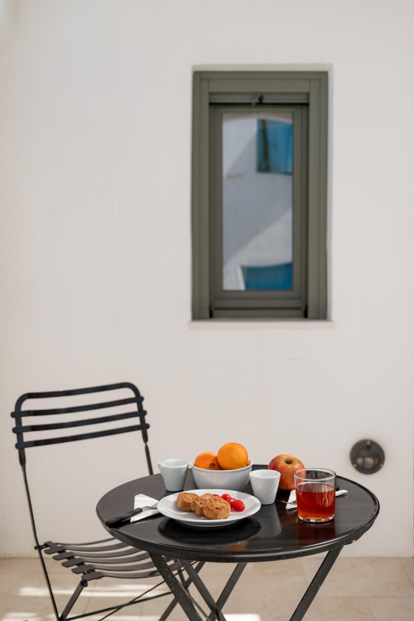 Aniko White Alley Aparthotel