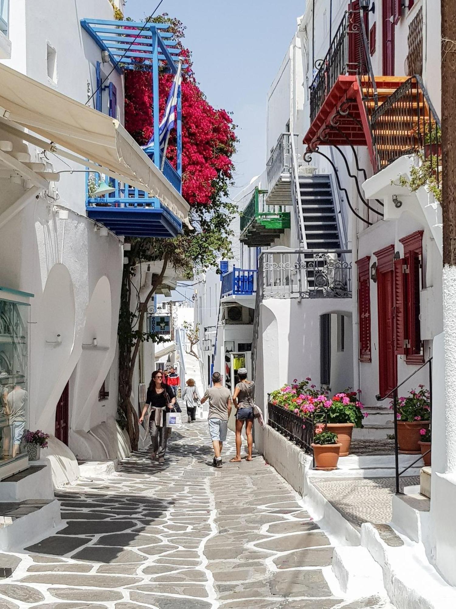 Aniko White Alley Aparthotel