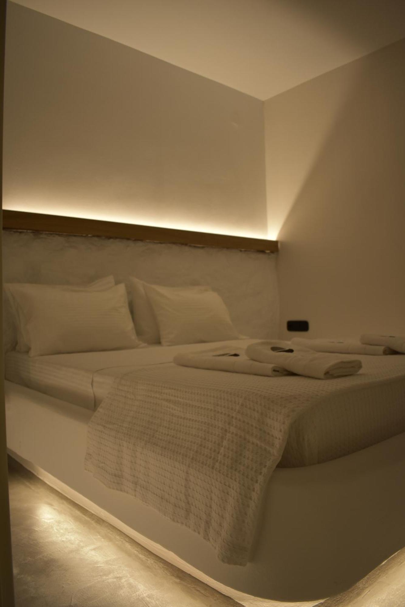 Thronos Apartment *