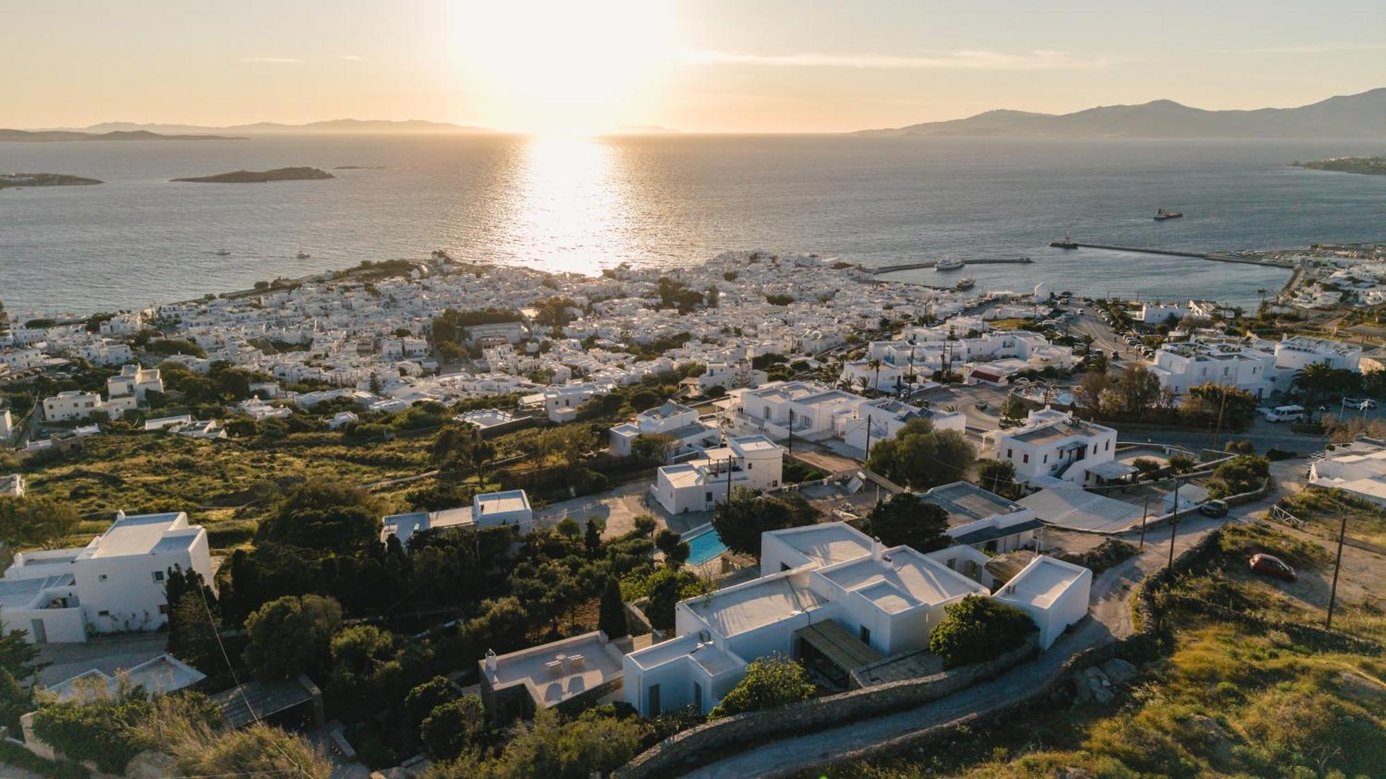 Thalia - 4 Bdrm - In 200m - Mg Villa