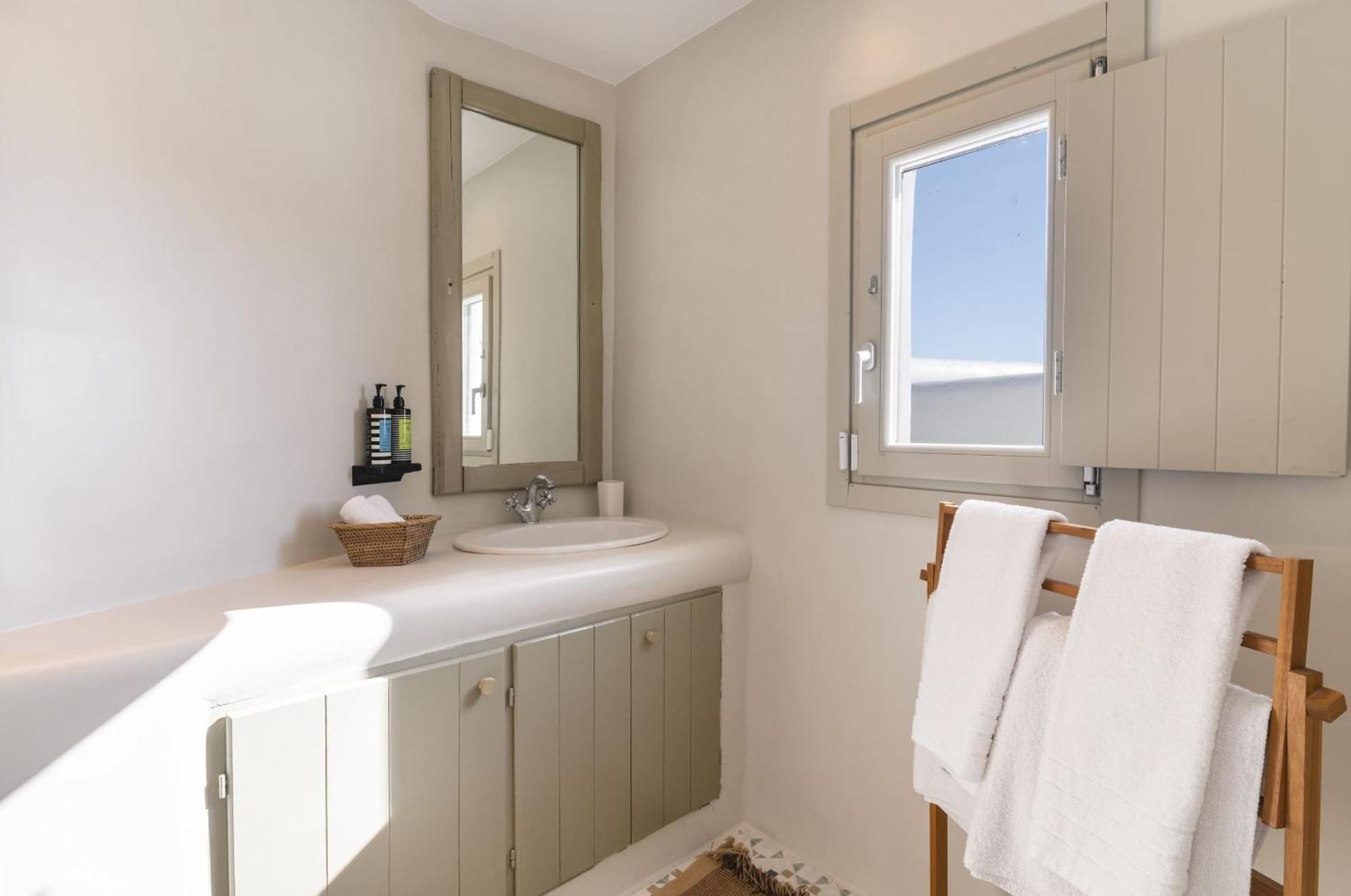 Thalia - 4 Bdrm - In 200m - Mg Villa