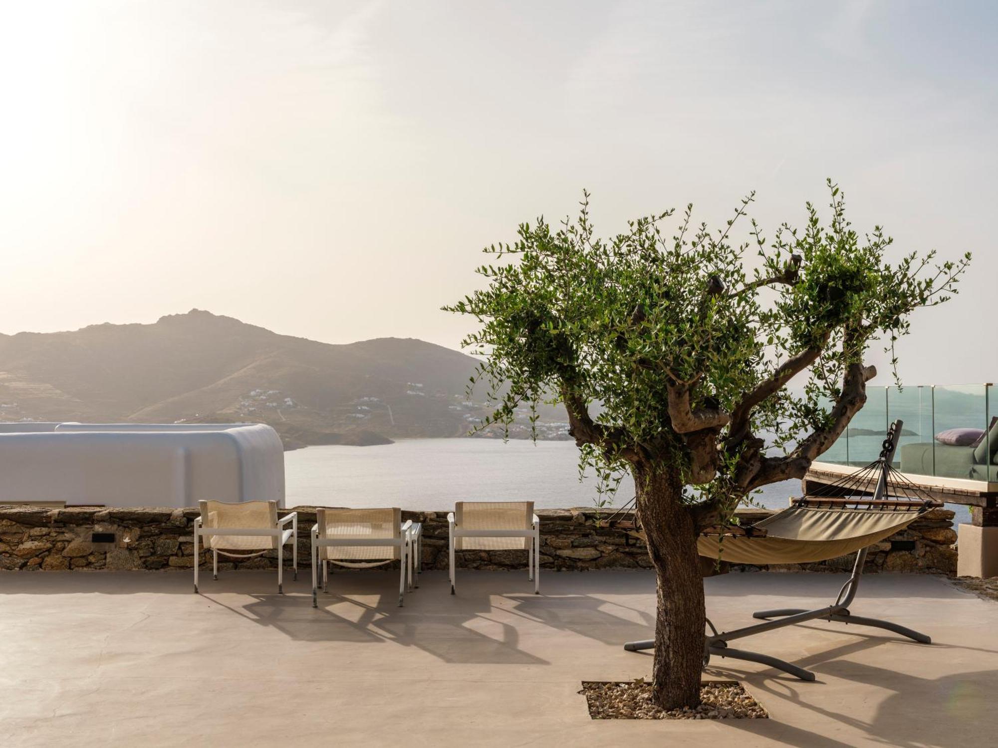 Levi's By Ethos Hospitality - Tennis Court * Panormos (Mykonos)