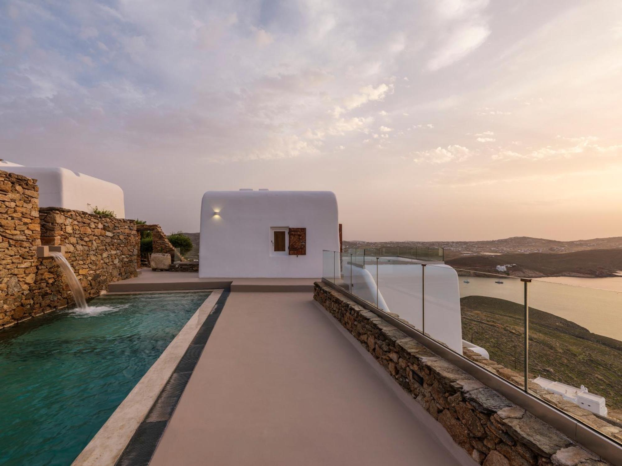 Levi's By Ethos Hospitality - Tennis Court Panormos (Mykonos)