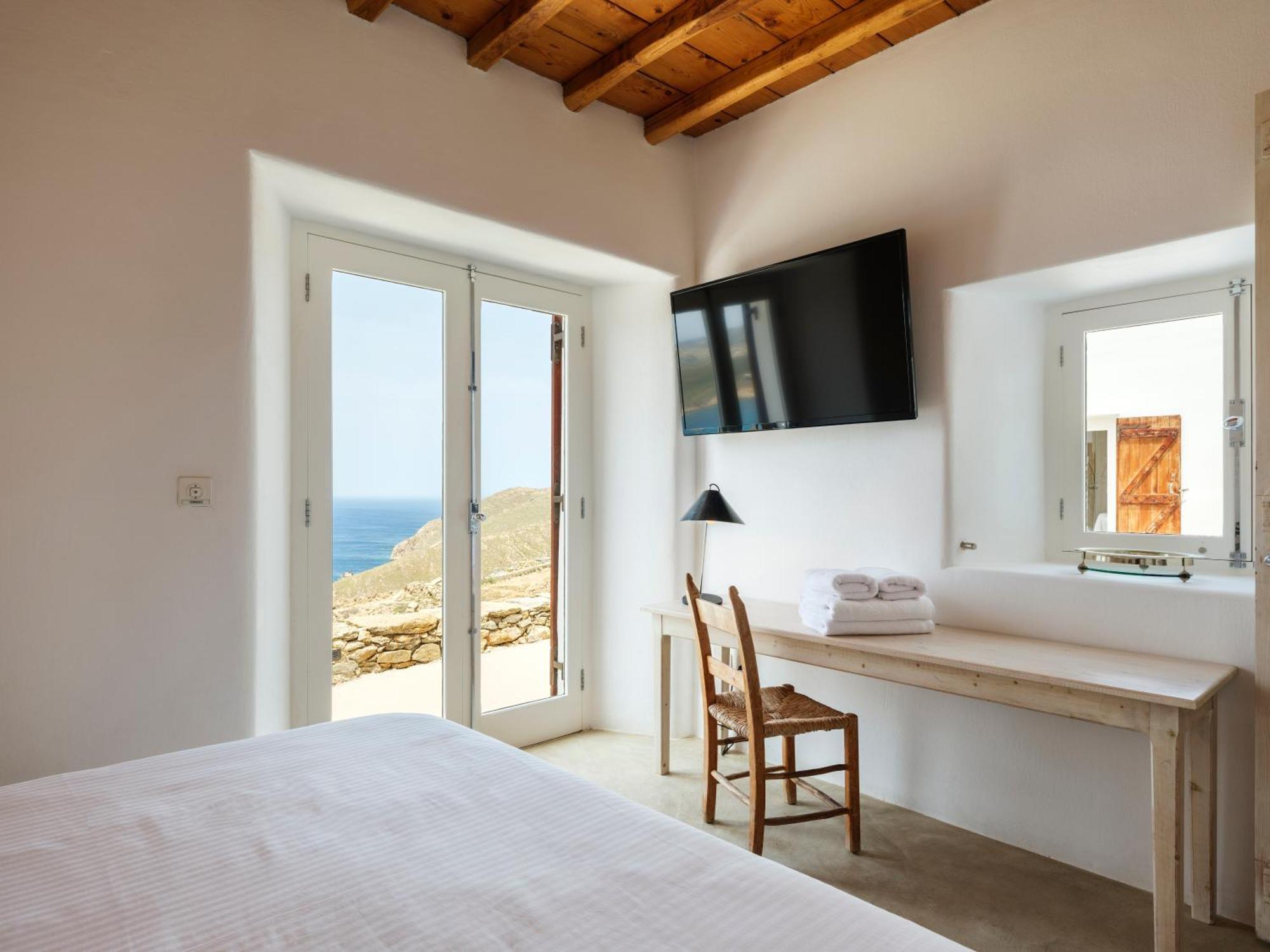 Levi's By Ethos Hospitality - Tennis Court Panormos (Mykonos)