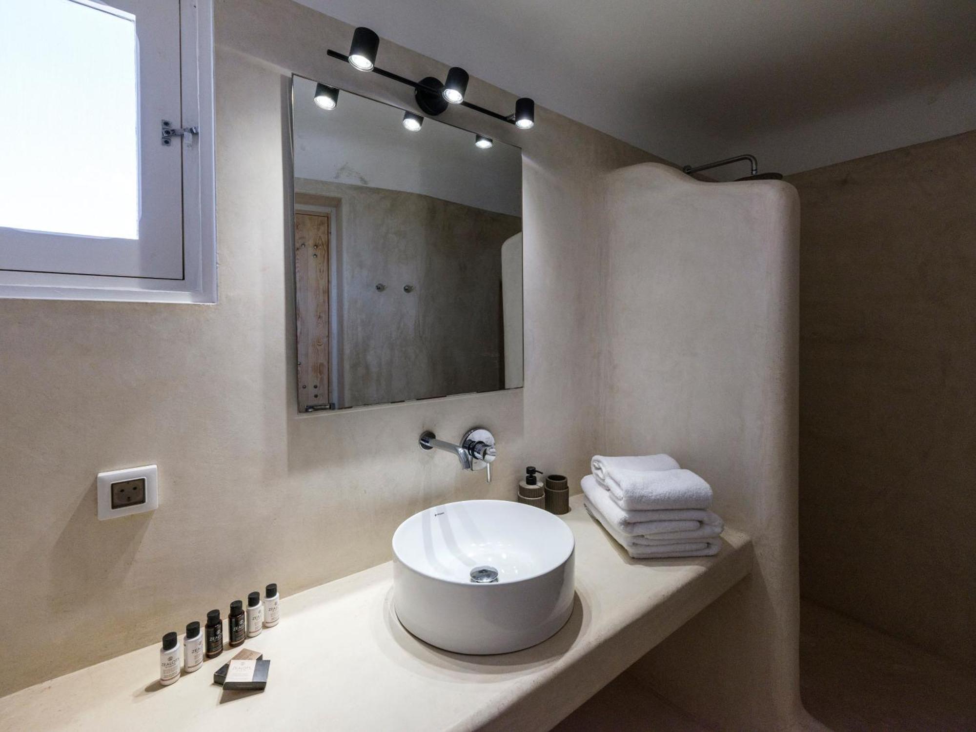 Levi's By Ethos Hospitality - Tennis Court Villa Panormos (Mykonos)