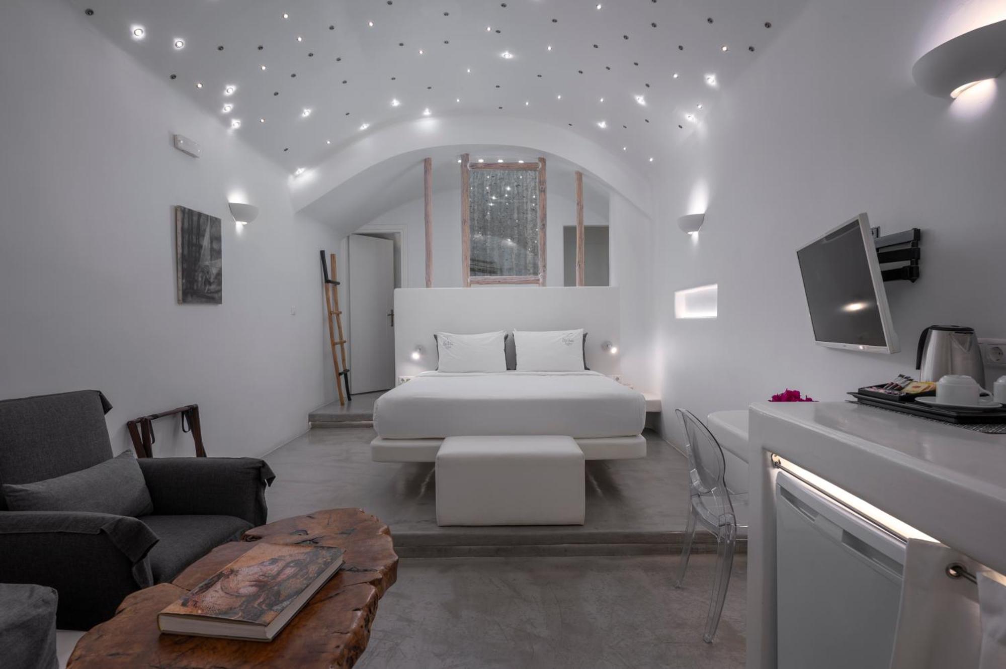 Flaskos Luxury Suites