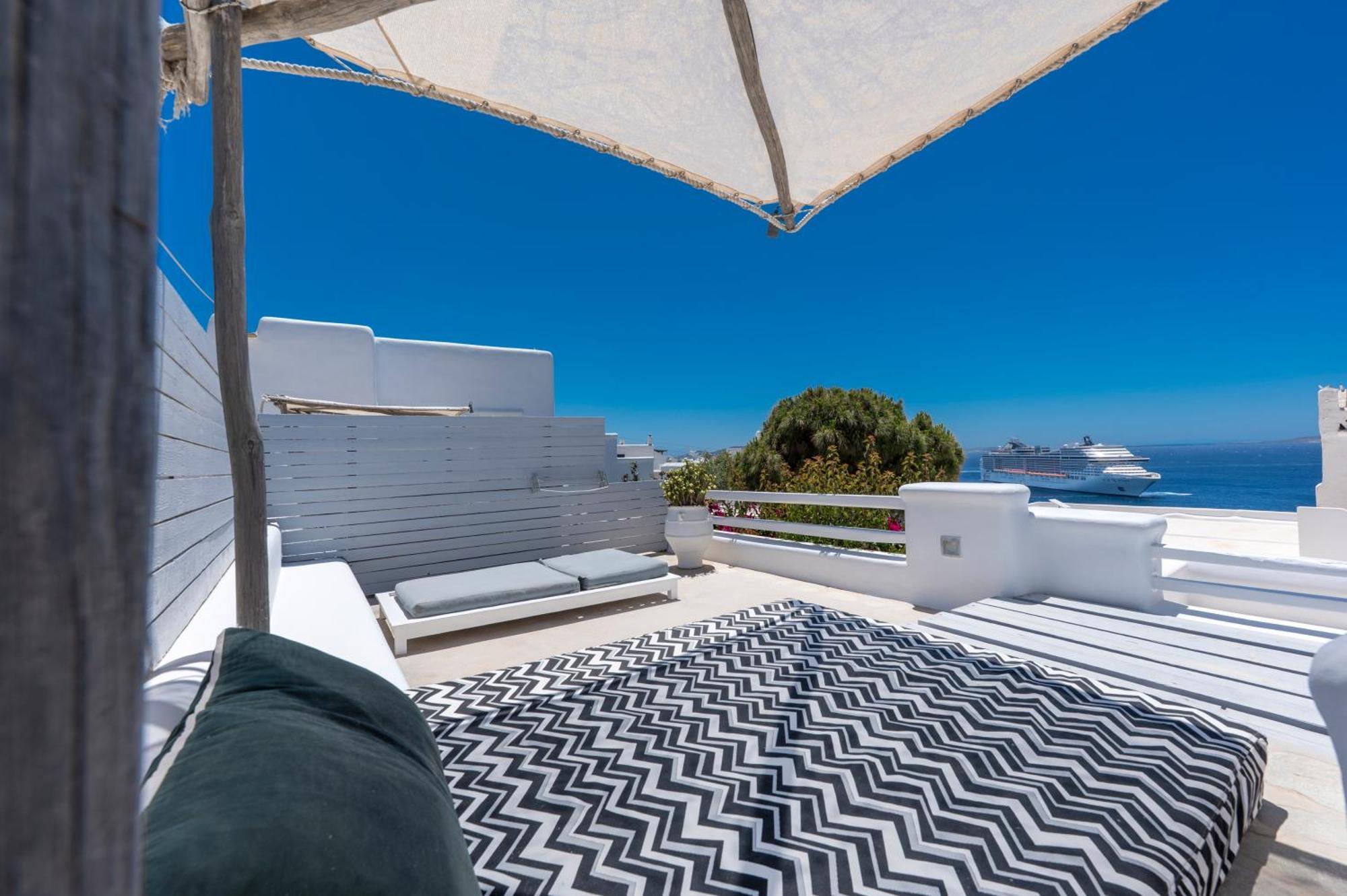 Flaskos Luxury Suites