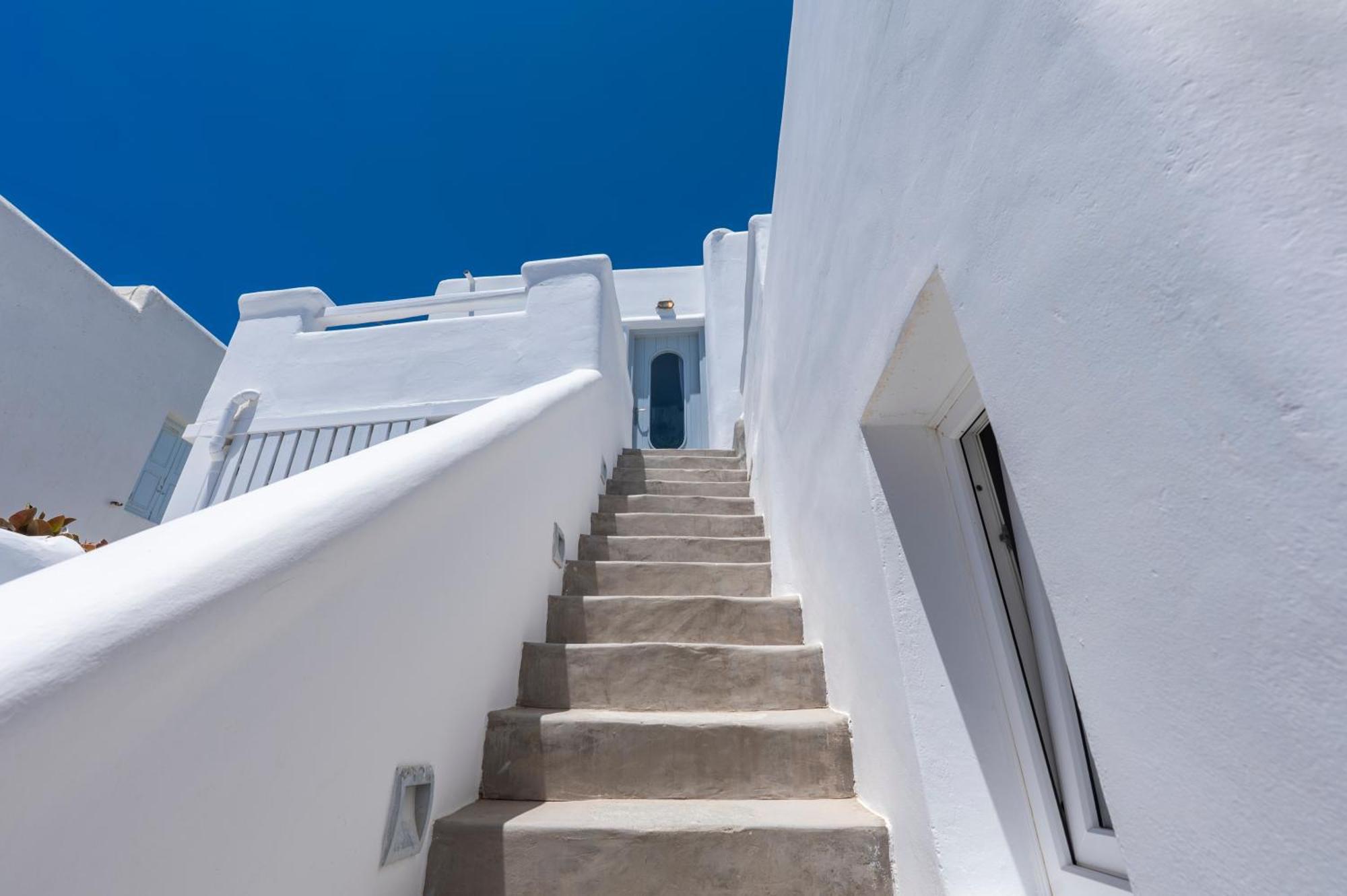 Flaskos Luxury Suites 4*