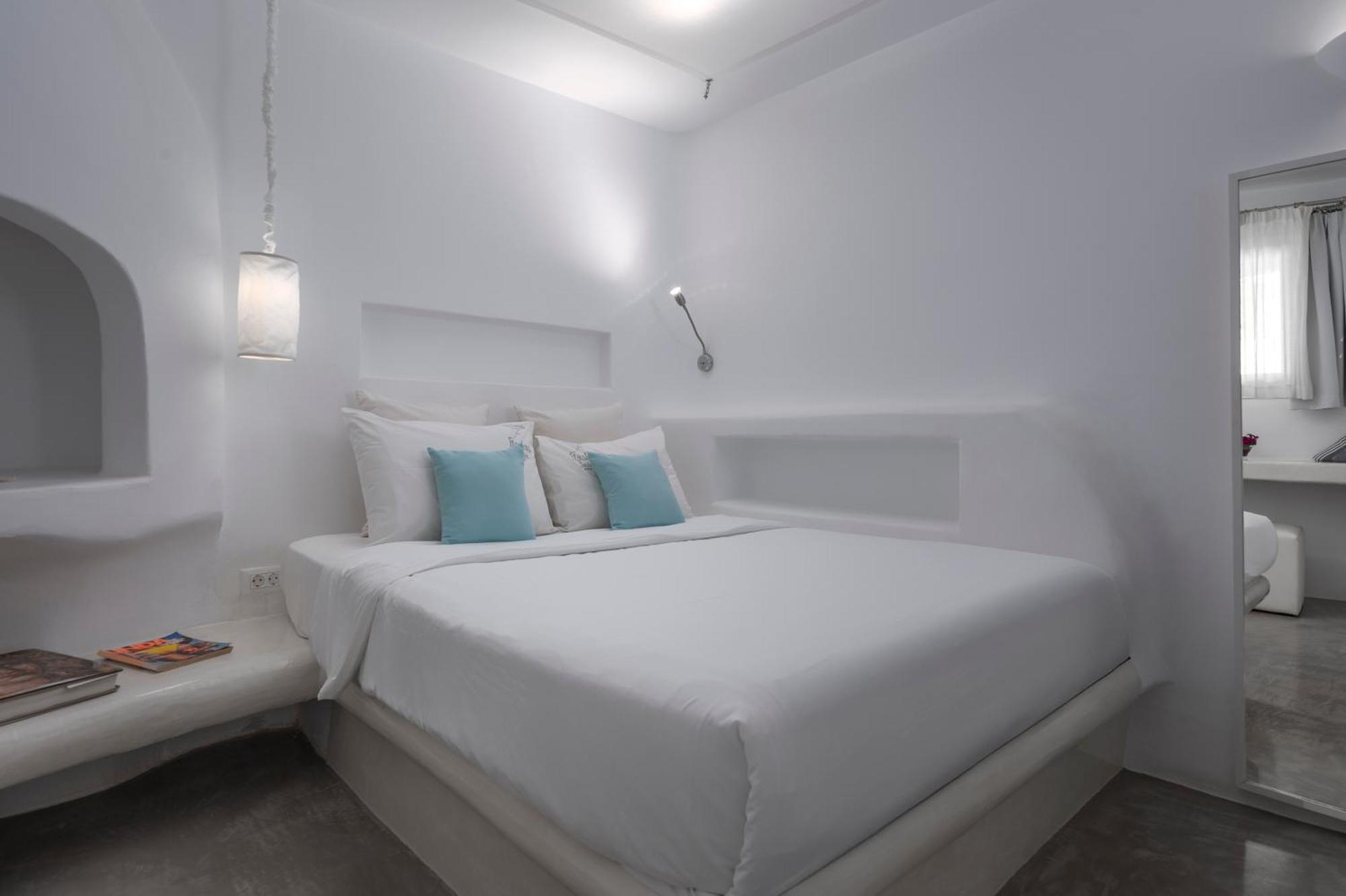 Flaskos Luxury Suites 4*