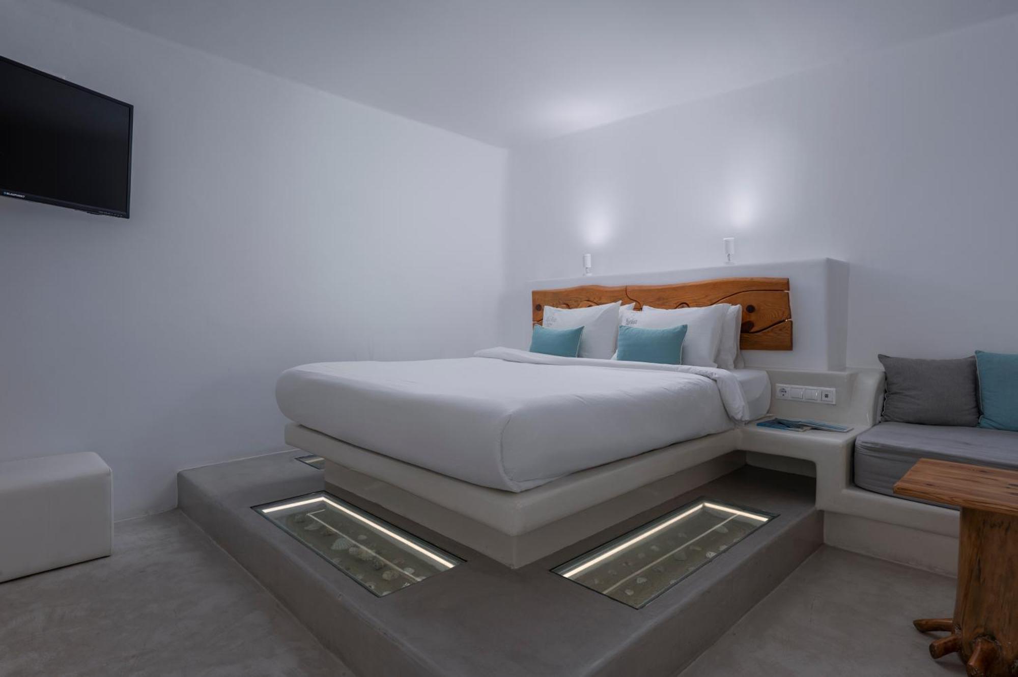Flaskos Luxury Suites 4*