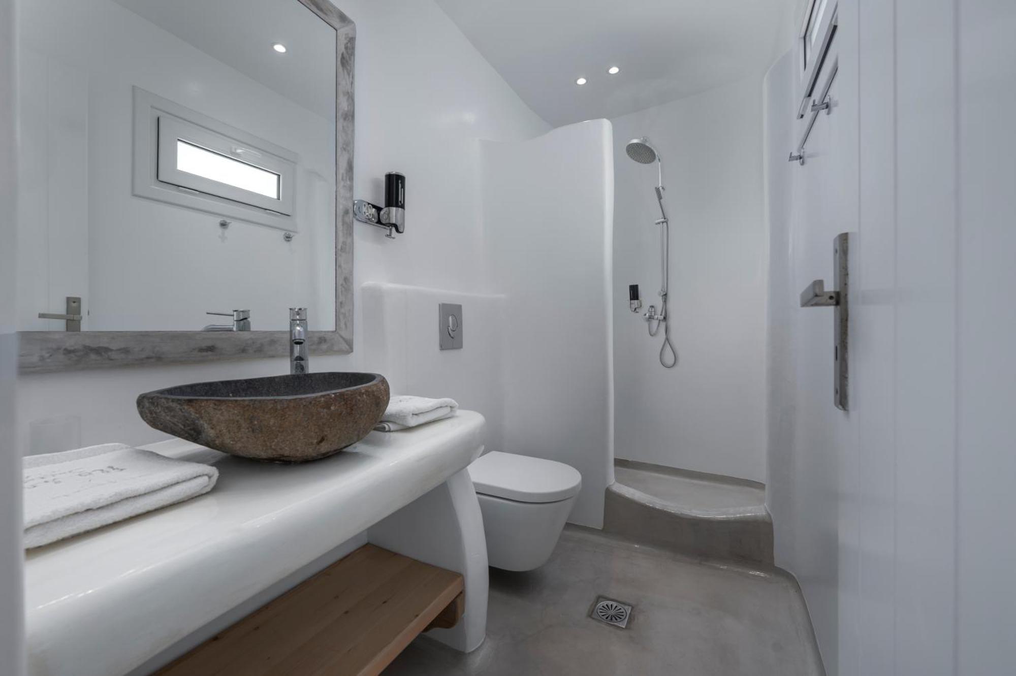 Flaskos Luxury Suites