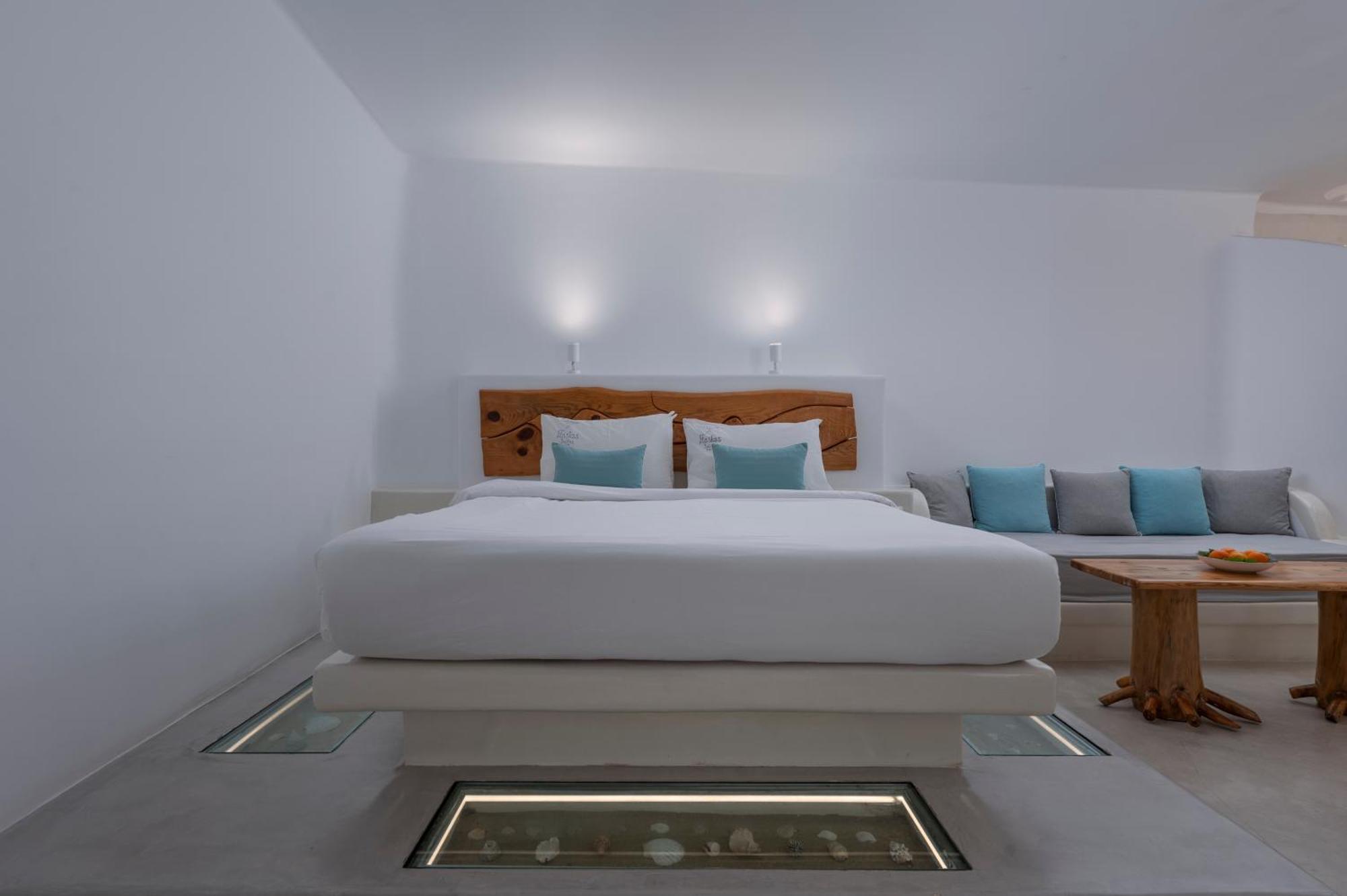Aparthotel Flaskos Luxury Suites