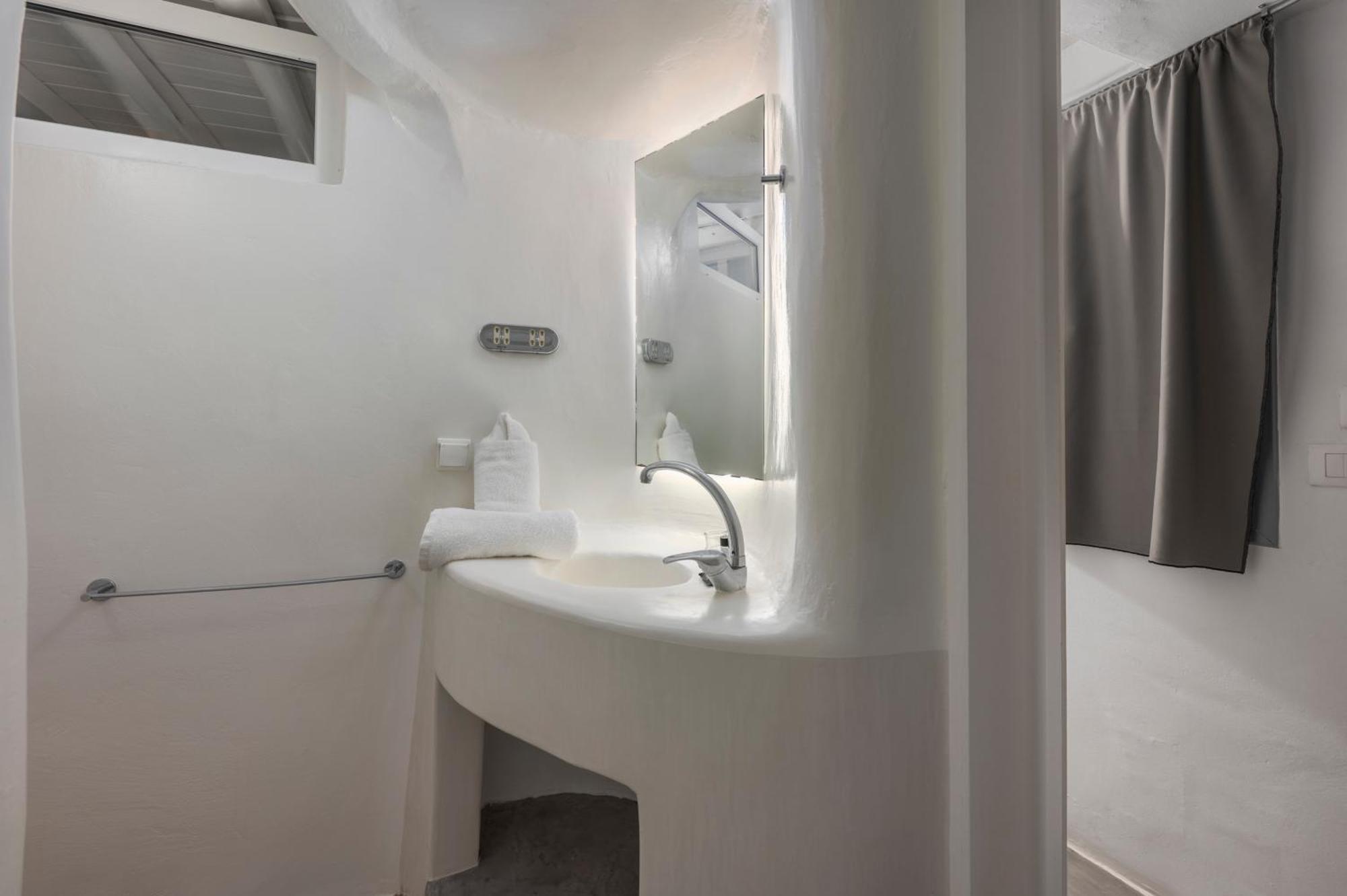 Flaskos Luxury Suites
