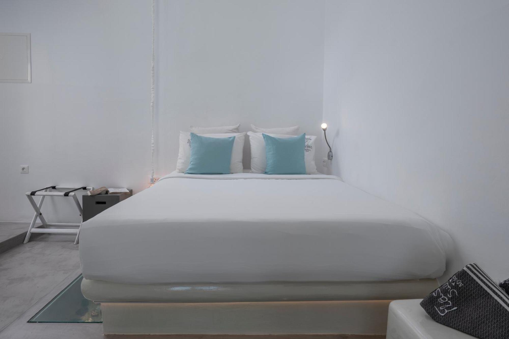 Flaskos Luxury Suites 4*