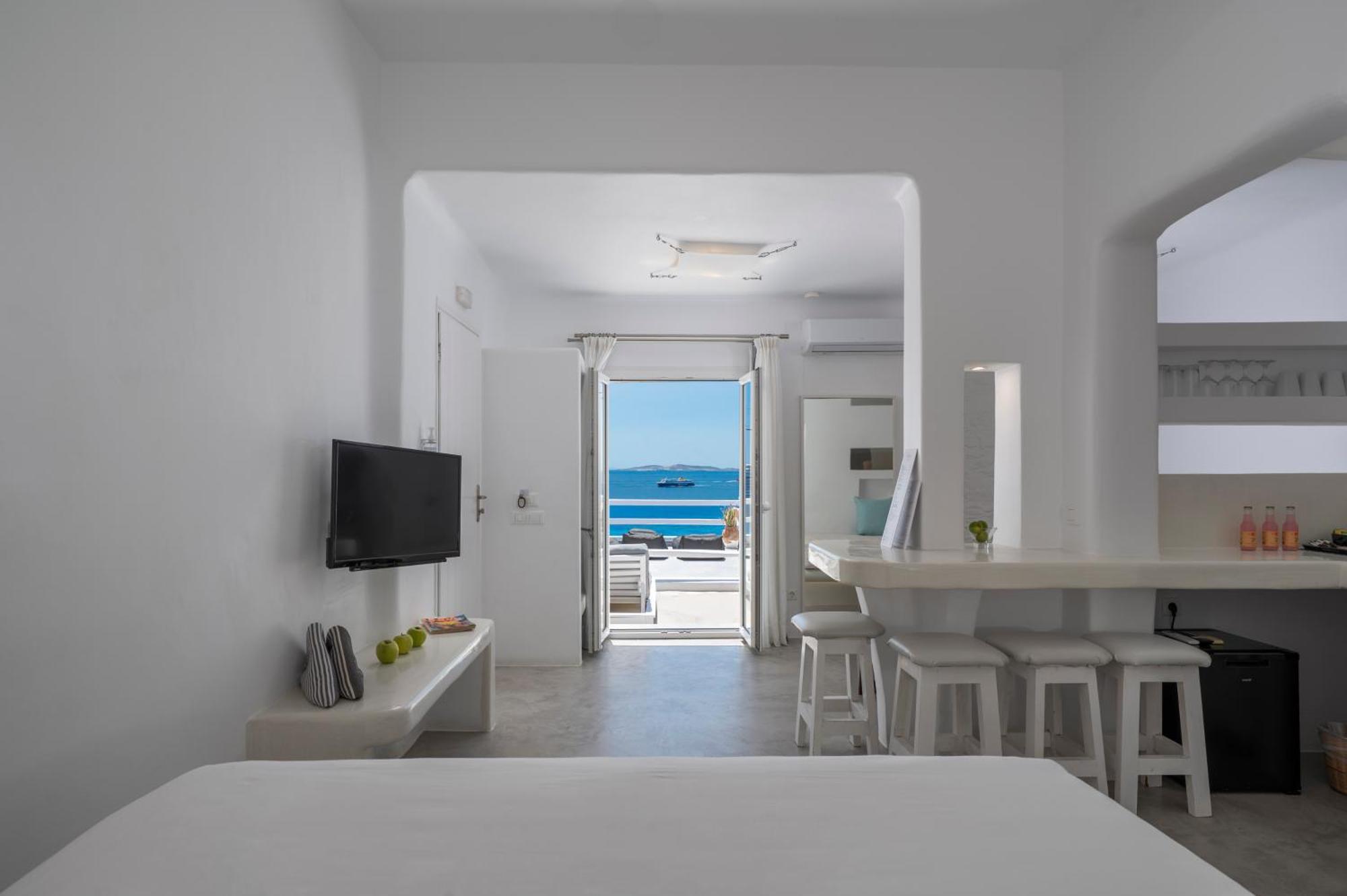 Flaskos Luxury Suites