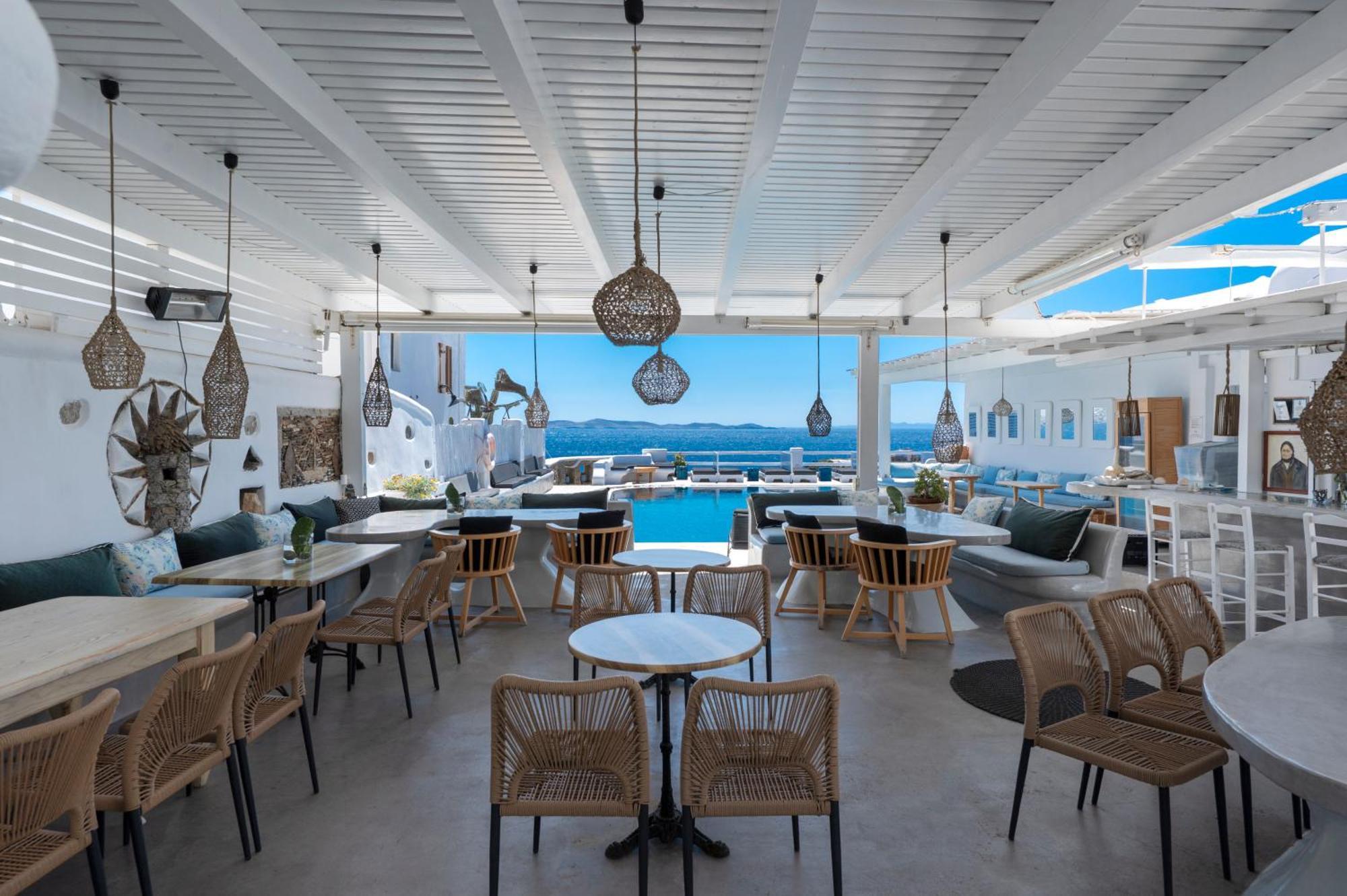 Aparthotel Flaskos Luxury Suites