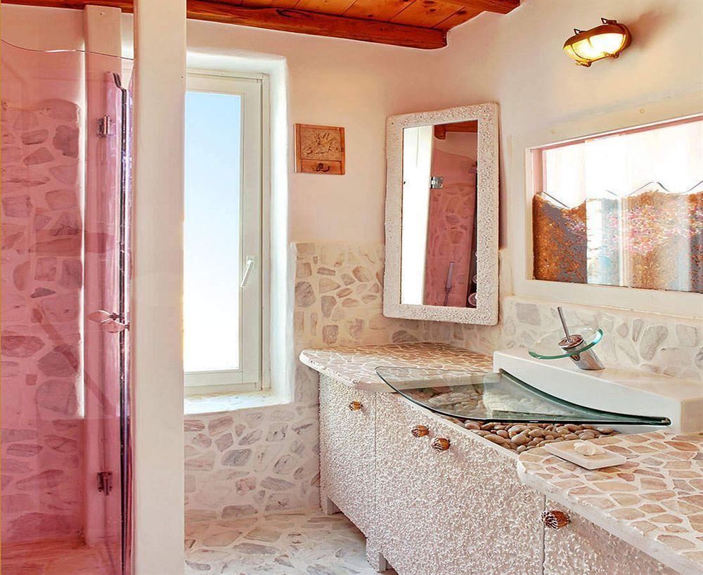 Zinas Villa *