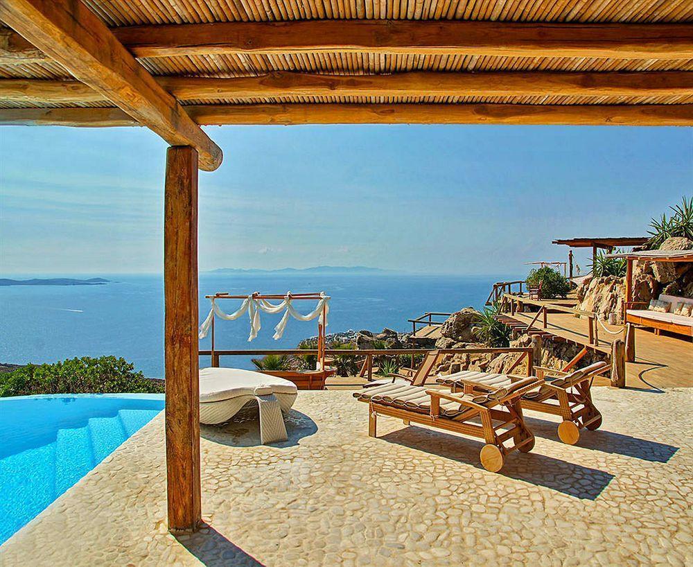 Zinas Villa *