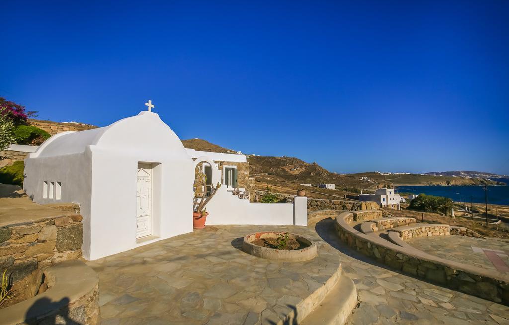 Antoninis Village *