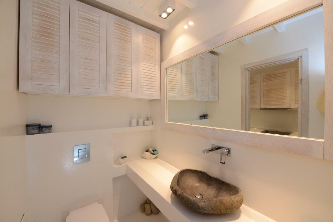 Luxury White Maisonette Villa Kalafatis