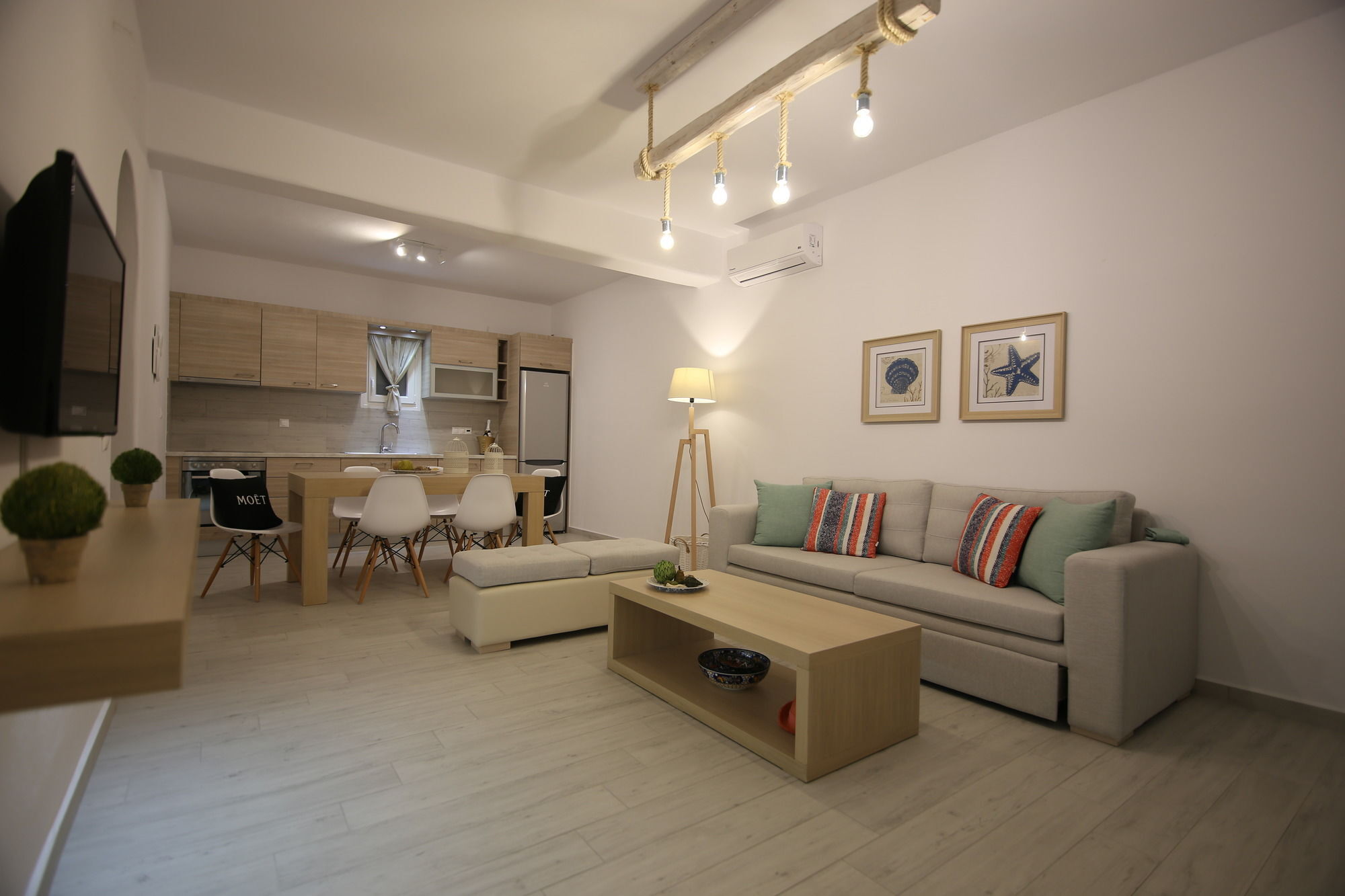 Evi & * Mykonos Town